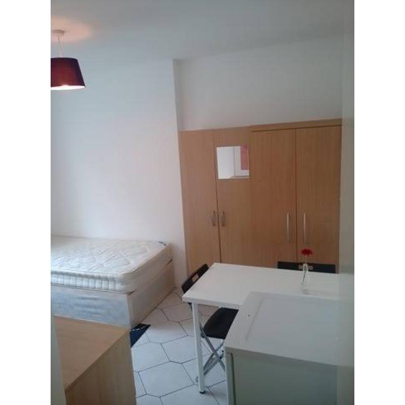 Beautiful twin room to rent, 2 weeks deposit only