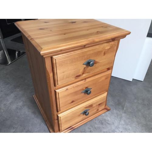 Pine 3 Drawer Bedside Cabinet