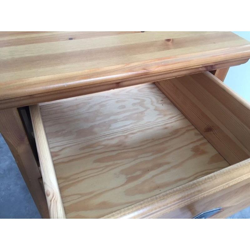 Pine 3 Drawer Bedside Cabinet
