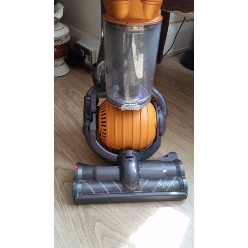 DYSON DC24 CLEAN CONDITION LIGHTWEIGHT BAGLESS VACUUM CLEANER