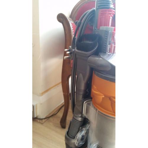 DYSON DC24 CLEAN CONDITION LIGHTWEIGHT BAGLESS VACUUM CLEANER