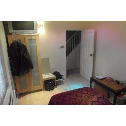 Nice Double Room In East Acton For 1 Person, Wireless Broadband, All Bills Included, Zone 2