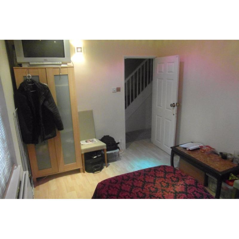 Nice Double Room In East Acton For 1 Person, Wireless Broadband, All Bills Included, Zone 2