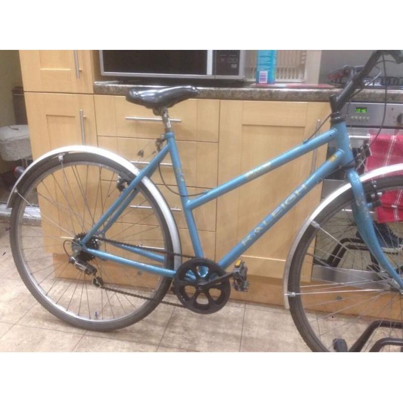 Raleigh Pioneer Town Bike. 23" Extra Large Frame. 700cc Wheels. 6 gear. Fully working