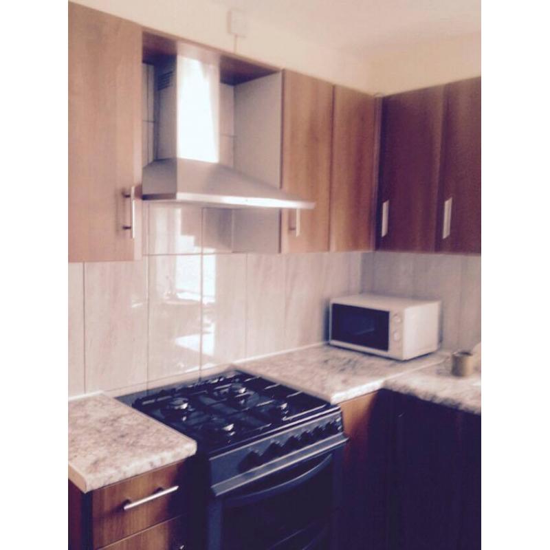 Single room available in Edmonton, all bills and wifi included, not agency fees