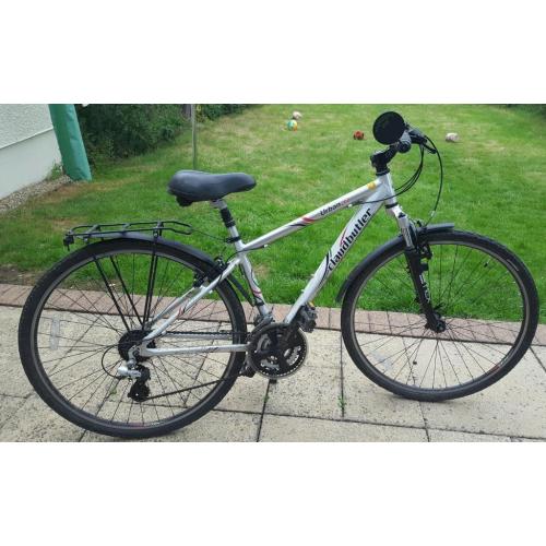 Mountain Bike: 21 Speed, 17" frame