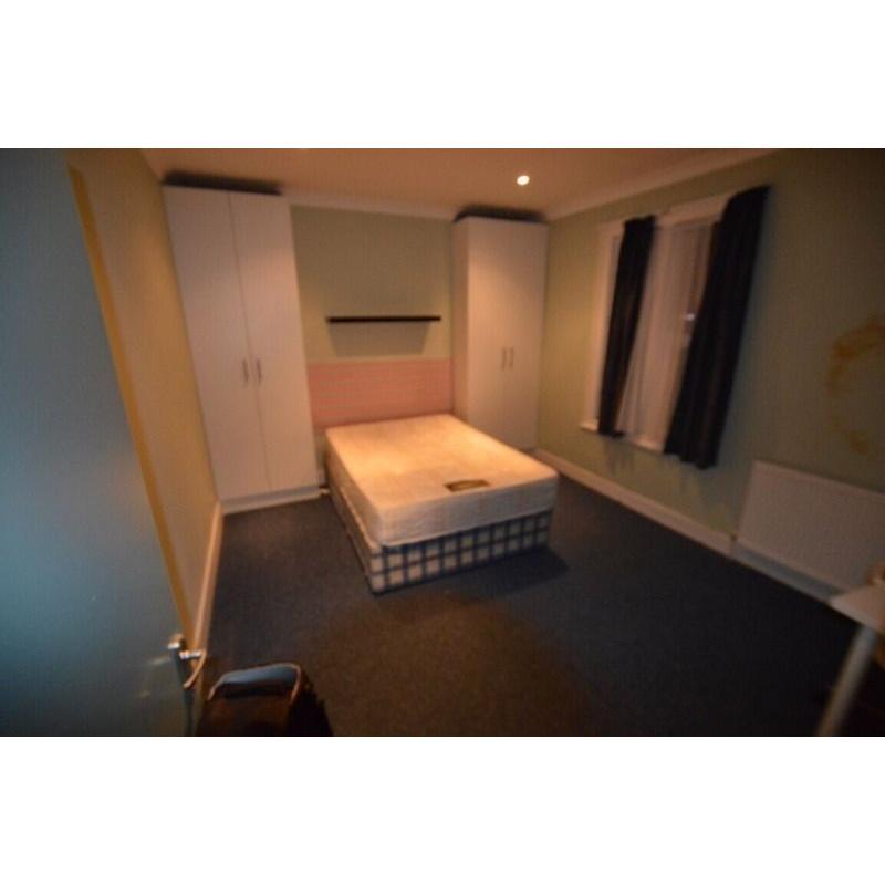HABITACIONES INDIVIDUALES CON CAMA SINGLE O DOBLE!!! SOLO 2 SEMANS DE DEPOSITO!! WIFI Y CLEANER!!