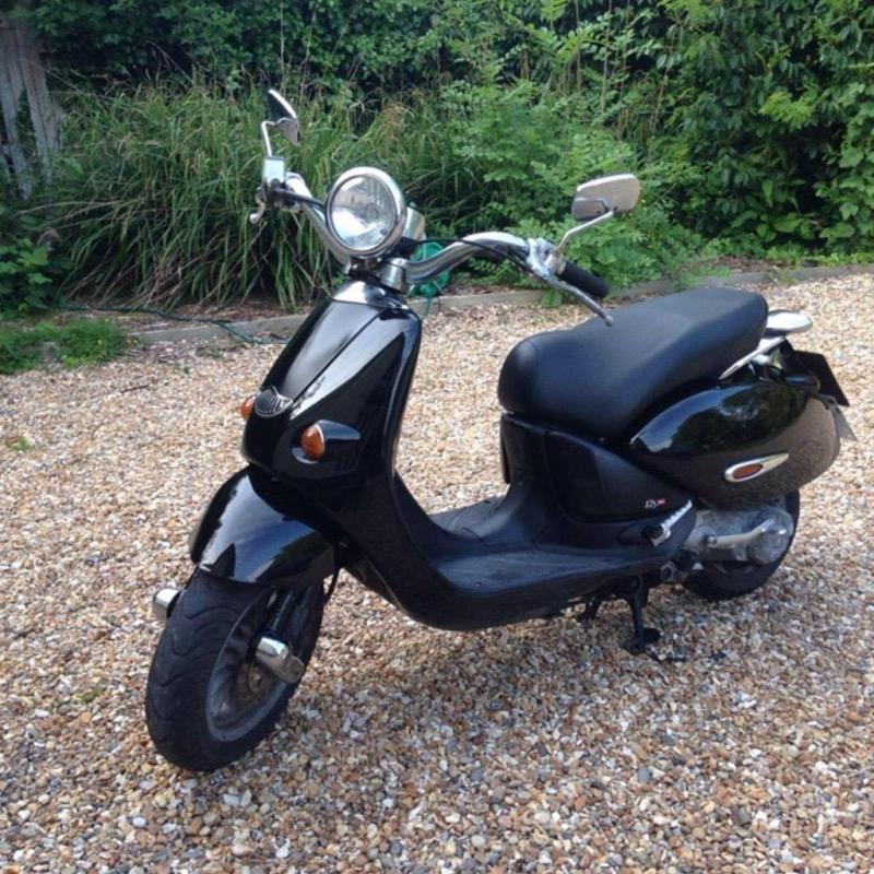 Aprillia Habana 125 Custom (scooter) 2001 16,000 miles