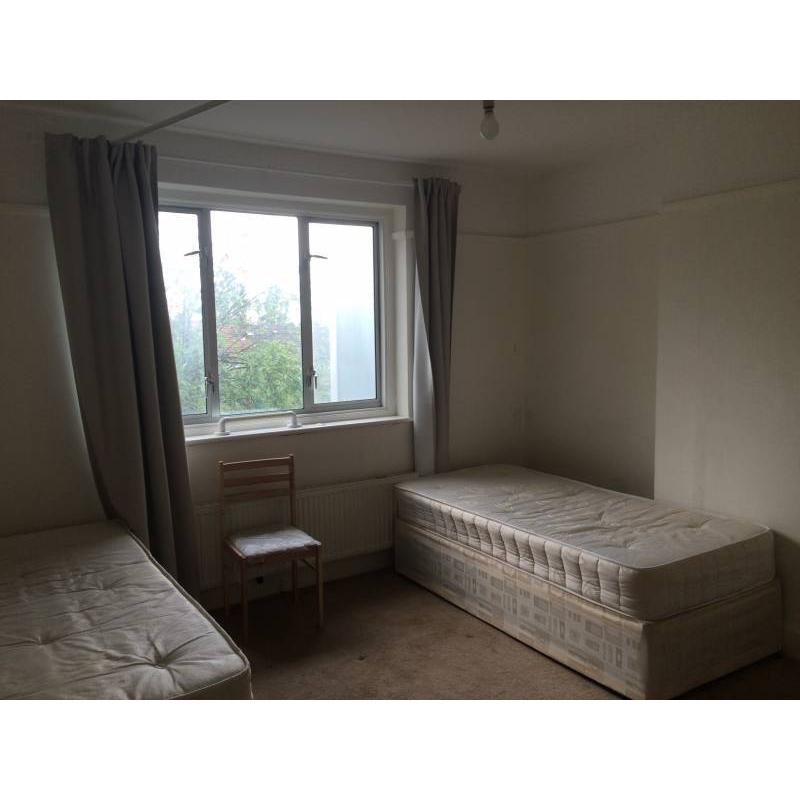 SPACIOUS and BRIGHT DOUBLE ROOM in BRAND NEW HOUSE !! ALL BILLS INCLUDED