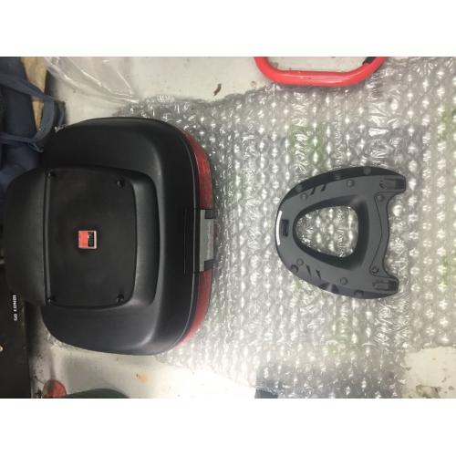 Givi monokey plate with givi maxima top box