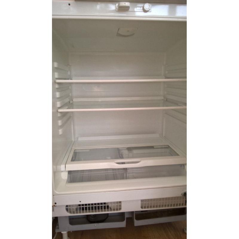 Integrated refrigerator - good condition - with installation instructions