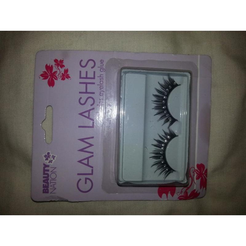 Glam Lashes with Glue