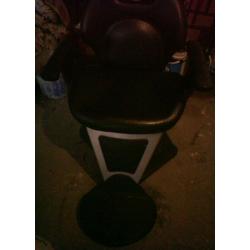 Barber chair height adjustable by foot lever SEE DETAILS BELOW