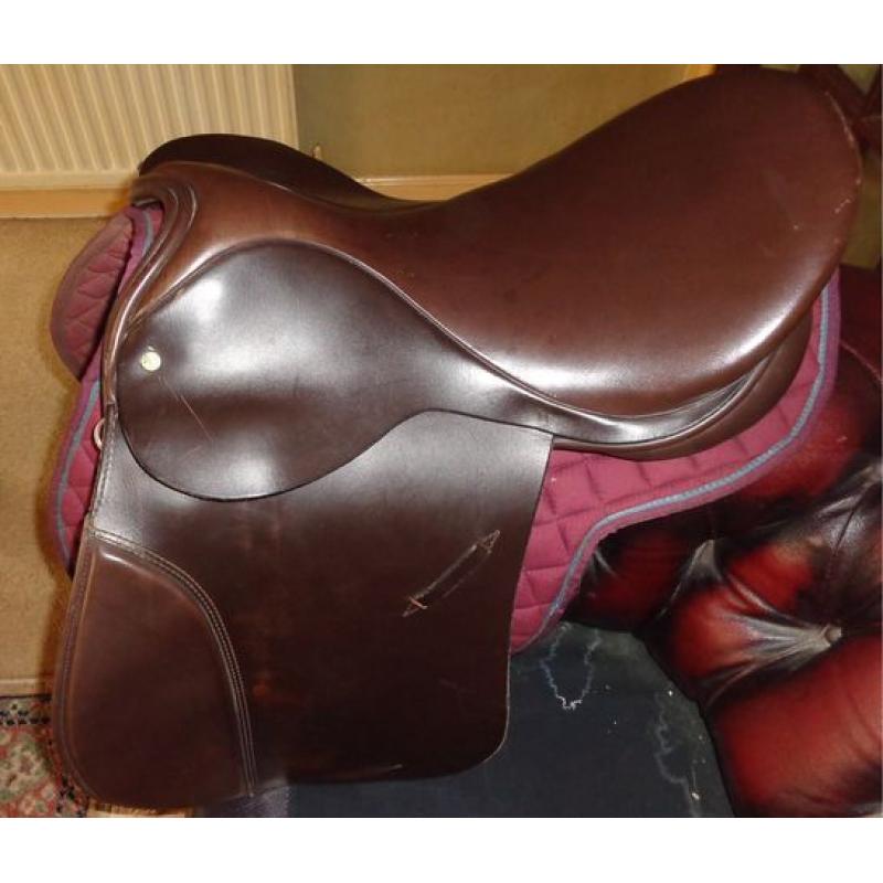 Ideal VSD saddle 17 1/2"