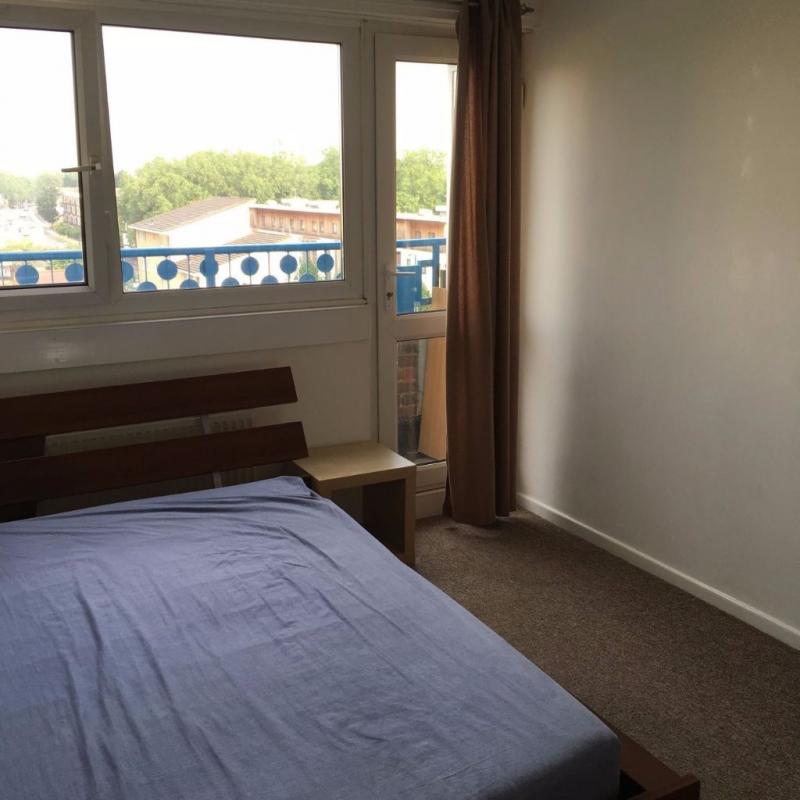 Massive double room to let in surrey quays station