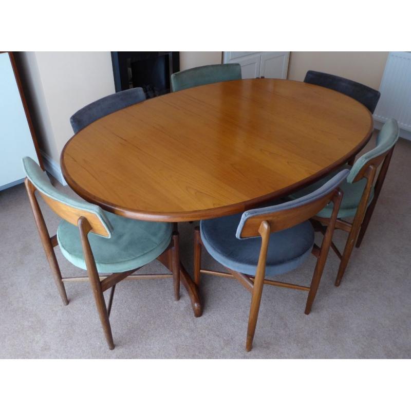 Original G-Plan Teak Extendable Dining Table with 8 Chairs – VGC