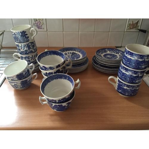 Willow pattern cups and saucers