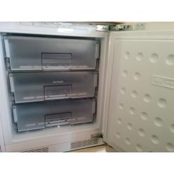 Integrated Freezer/Under Worktop - WHITE