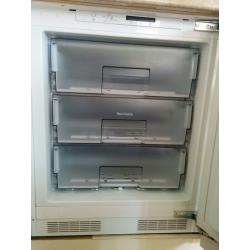 Integrated Freezer/Under Worktop - WHITE