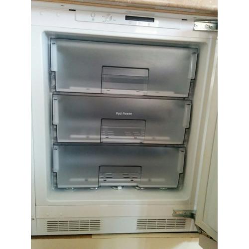 Integrated Freezer/Under Worktop - WHITE