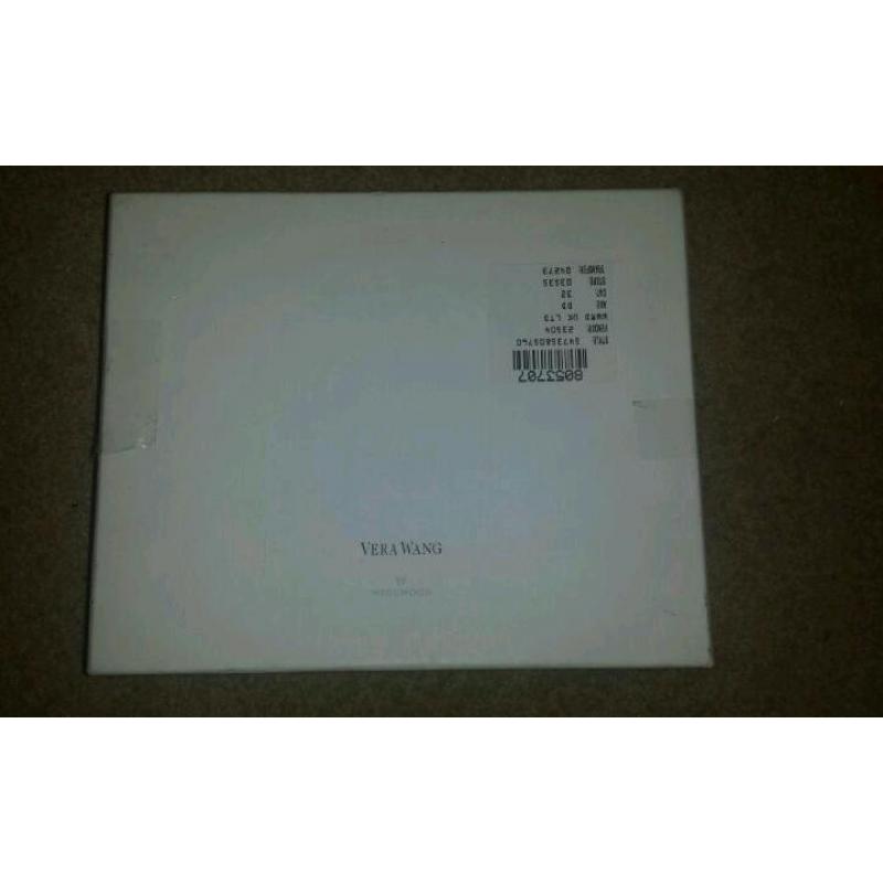 Brand new Vera wang wedgewood champagne flutes