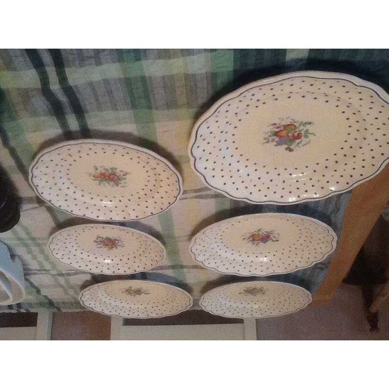 Assorted Spode 'Polka Dot' plates