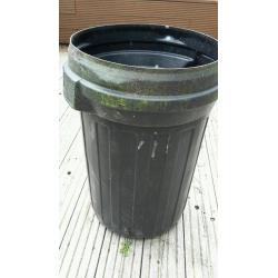 Black dustbin no lid