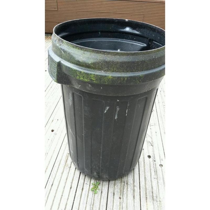 Black dustbin no lid