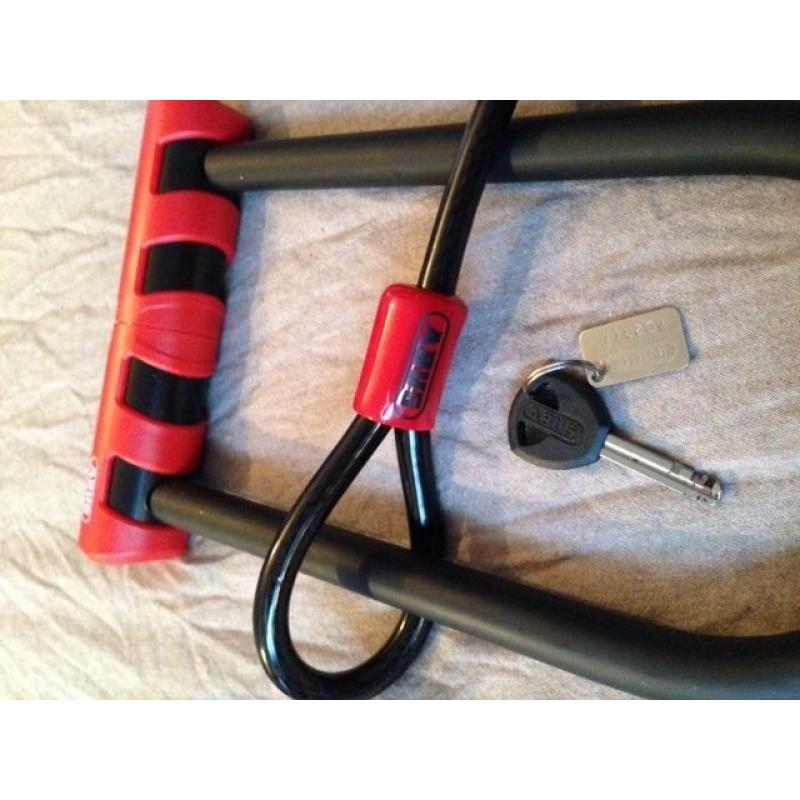 Abus Ultimate D-Lock 23cm with Extension Cable // BIKE LOCK