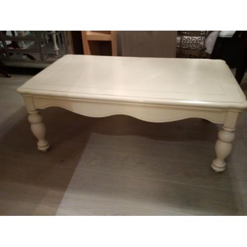 Beautiful solid wood Lift up Coffee Table in cream with matching side tables