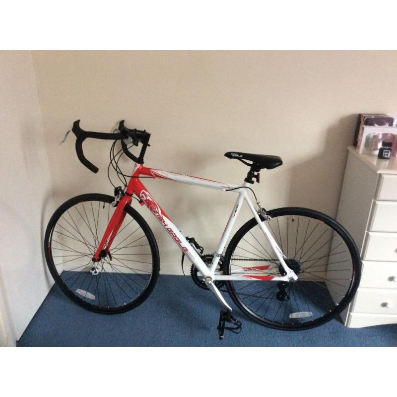 Red and White Men's British Eagle Road Bike *New*