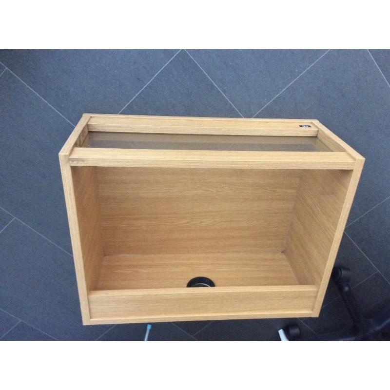Open reptile table