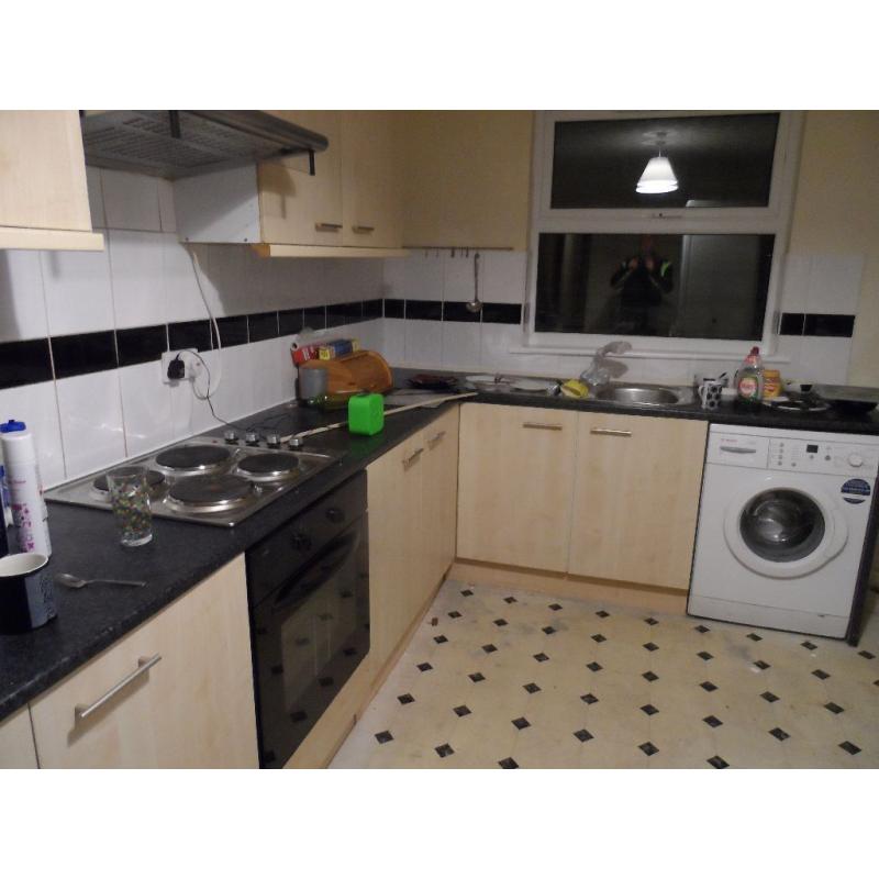 Double Room in 4 bed houseshare 10 minutes walk to city centre