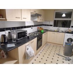 Double Room in 4 bed houseshare 10 minutes walk to city centre