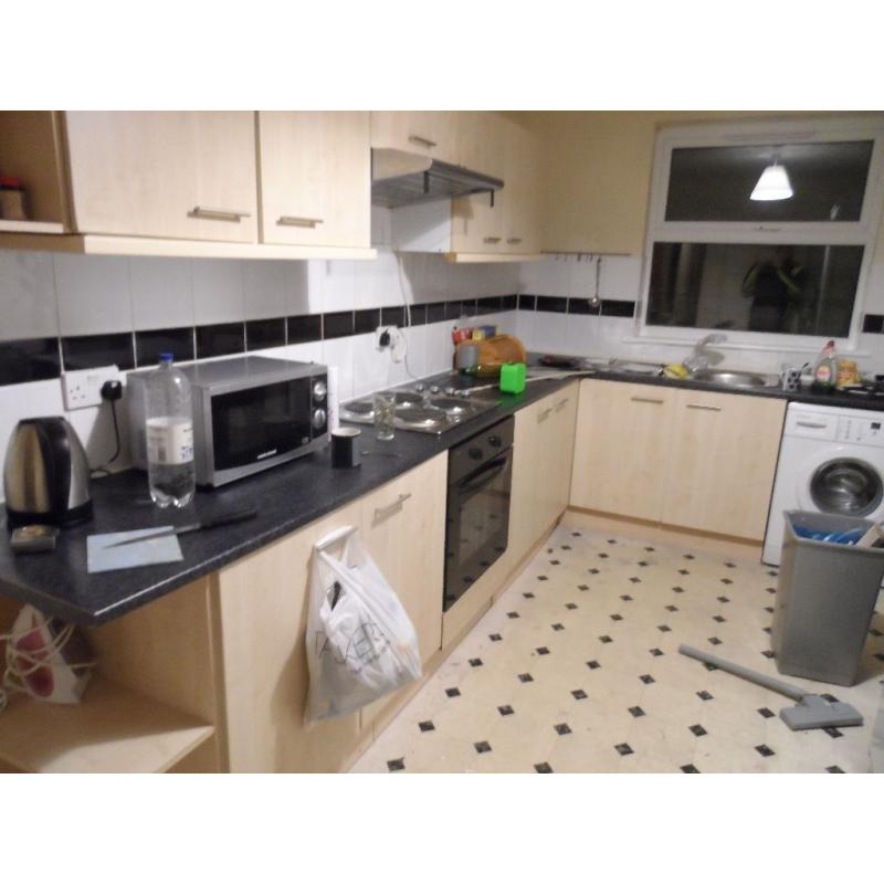 Double Room in 4 bed houseshare 10 minutes walk to city centre