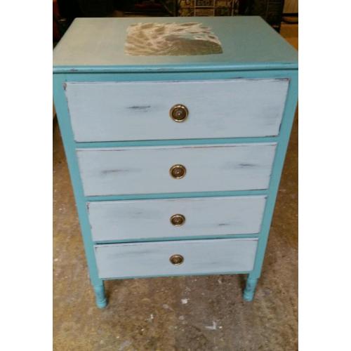 Pretty vintage shabby chic chest of drawers