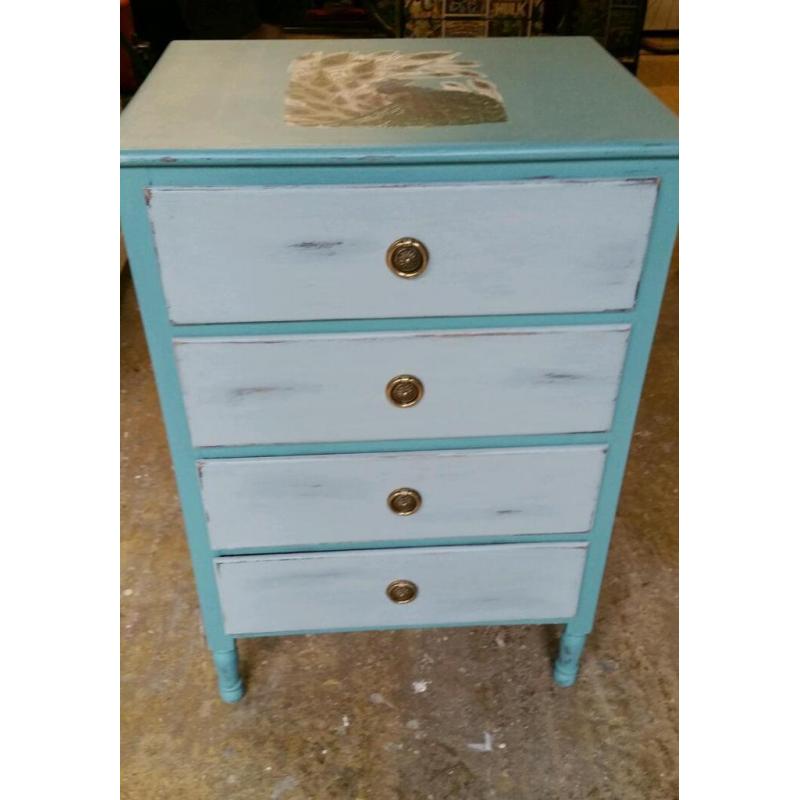 Pretty vintage shabby chic chest of drawers