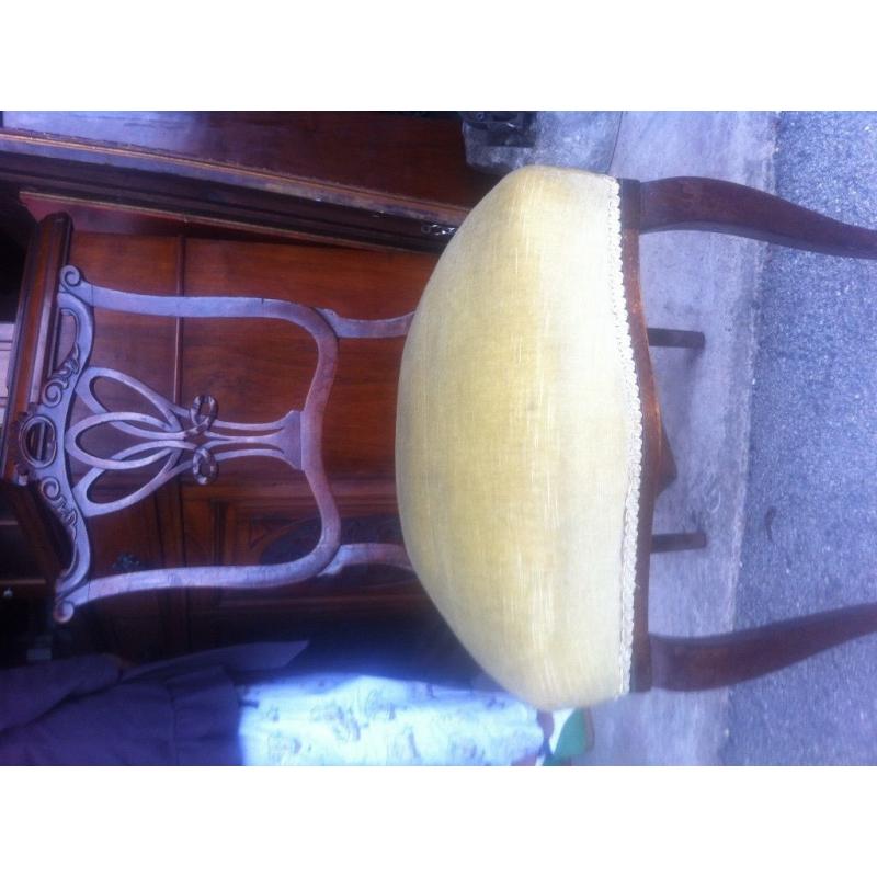 4 Antique Chairs - Feel Free to Come and View