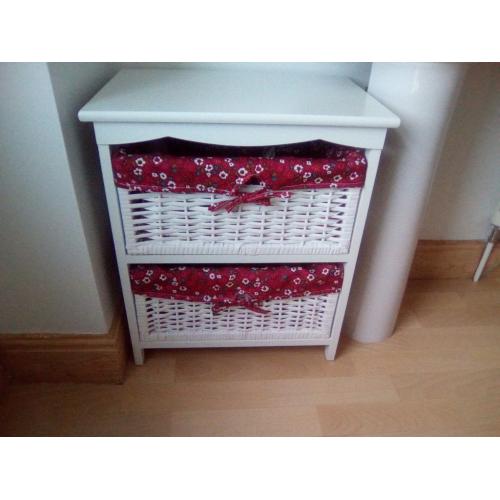 Wicker draws excellent condition. Great storage.