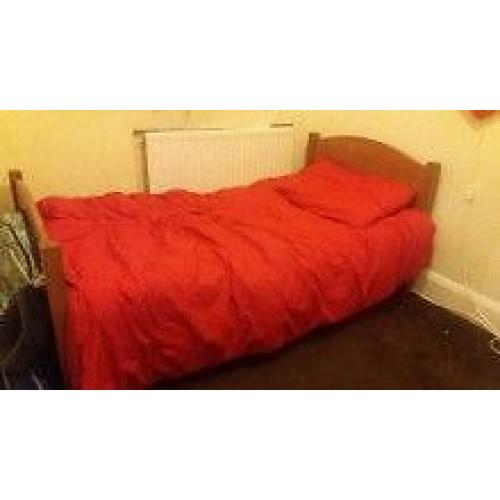 Extendable wooden bed for kids