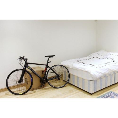 Single Bed in Rooms for Rent in 11 Bedroom House Near Tube Station and Ealing, Hammersmith