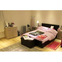 Single Bed in Rooms for Rent in 11 Bedroom House Near Tube Station and Ealing, Hammersmith