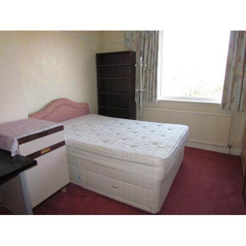 Luxury Large & Double Rooms High Barnet Tube Station