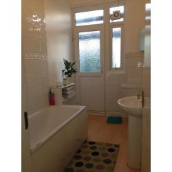 BIG AND BRIGHT DOUBLE ROOM TO RENT