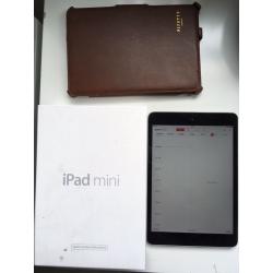 Apple iPad mini 2 --- 32GB -- Wi-Fi --- 7.9in -- Space Grey