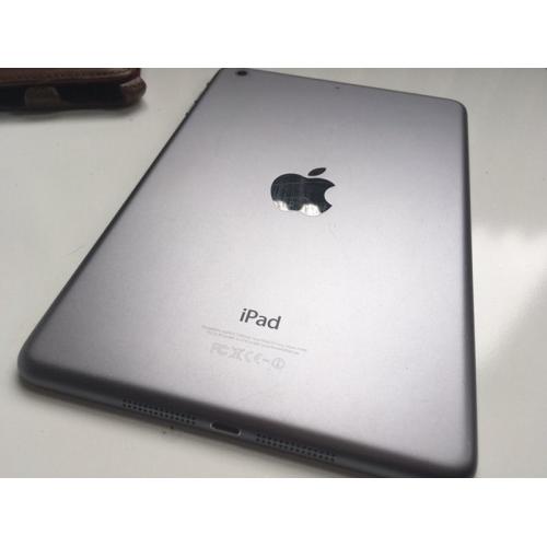 Apple iPad mini 2 --- 32GB -- Wi-Fi --- 7.9in -- Space Grey