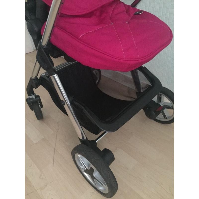 Silver Cross Pioneer - can be used all black or raspberry and black. Exc condition