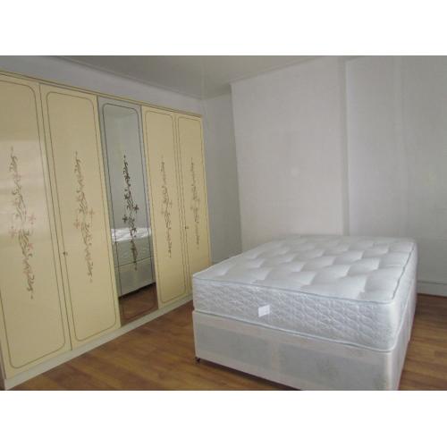 FANTASTIC DOUBLE ROOM AVAILABLE FOR RENT**** NO DEPOSIT REQUIRED*** ( E6 1NZ