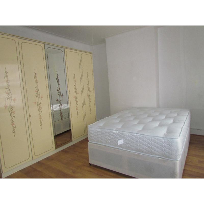 FANTASTIC DOUBLE ROOM AVAILABLE FOR RENT**** NO DEPOSIT REQUIRED*** ( E6 1NZ