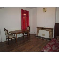 FANTASTIC DOUBLE ROOM AVAILABLE FOR RENT**** NO DEPOSIT REQUIRED*** ( E6 1NZ
